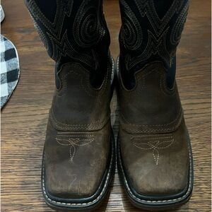 Georgia Square toe boots size 3.5 kids. Only worn a few times in great shape.